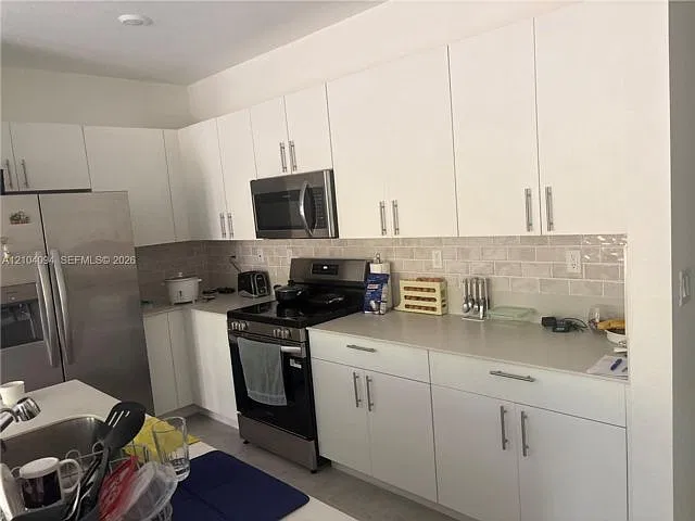 240 SE 10th Ct — Photo 3