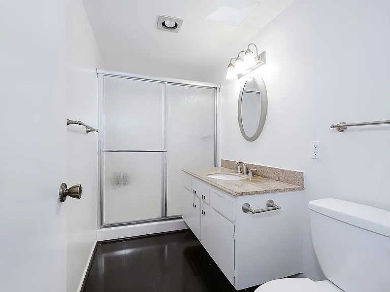 665 W 24th St #315 — Photo 9