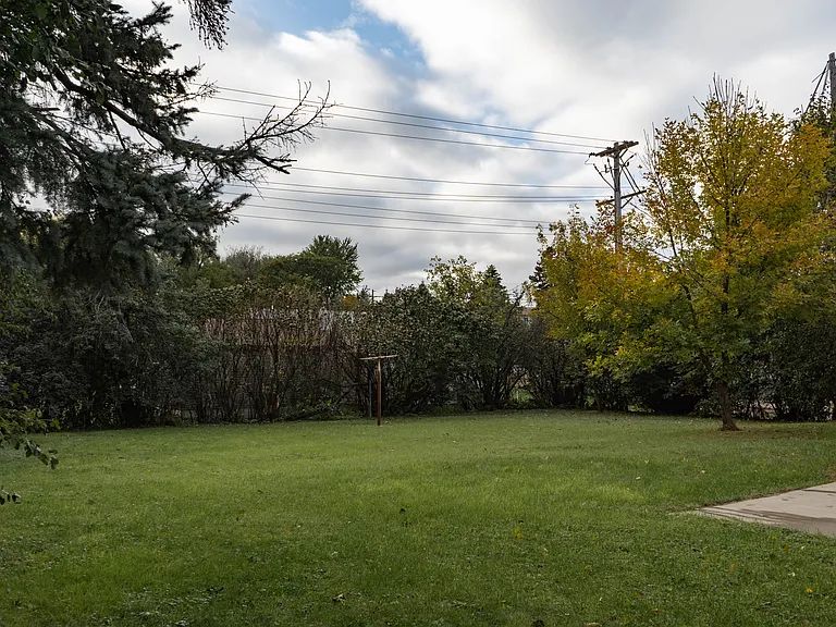 2517 S Duluth Ave — Photo 21