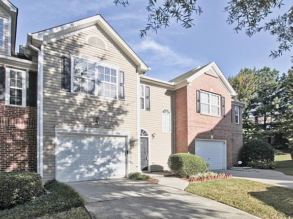 2nd image of 422 Lantern Wood Dr