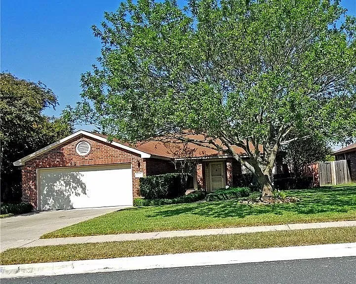 4 bed, 1759 sqft, $1,950 — Photo 1