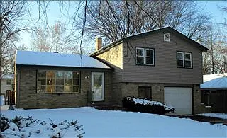 915 Kenmore Rd photo 1