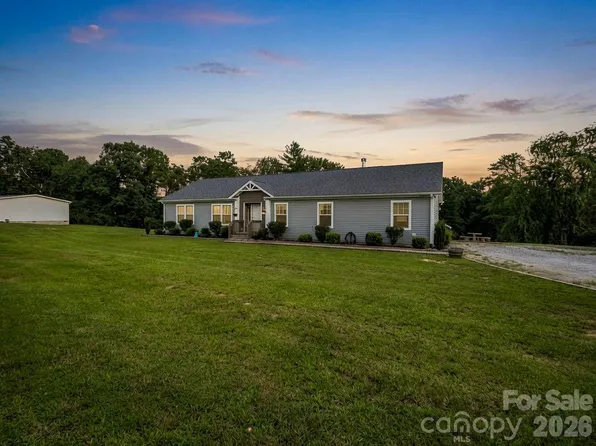 213 Big Oak Rd, Hendersonville, NC 28792