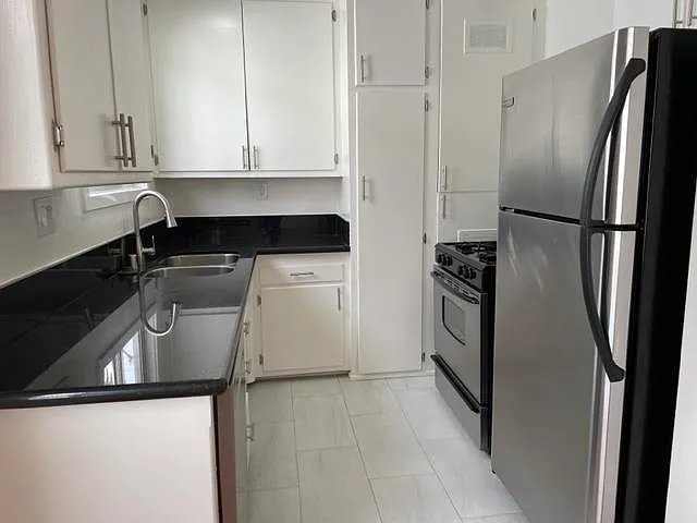 826 5th St #8 — Photo 3