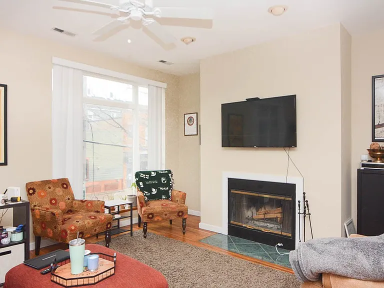 1346 W Henderson St #3 — Photo 8