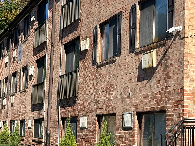 Cedar Square Apartments — Photo 15