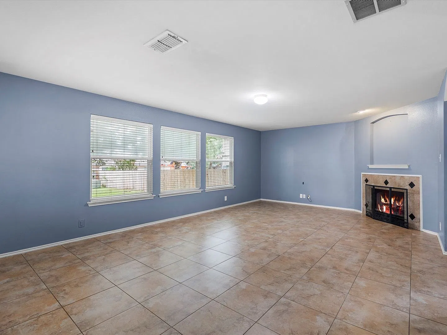 Spacious 3-Bedroom Home in San Antonio! — Photo 3