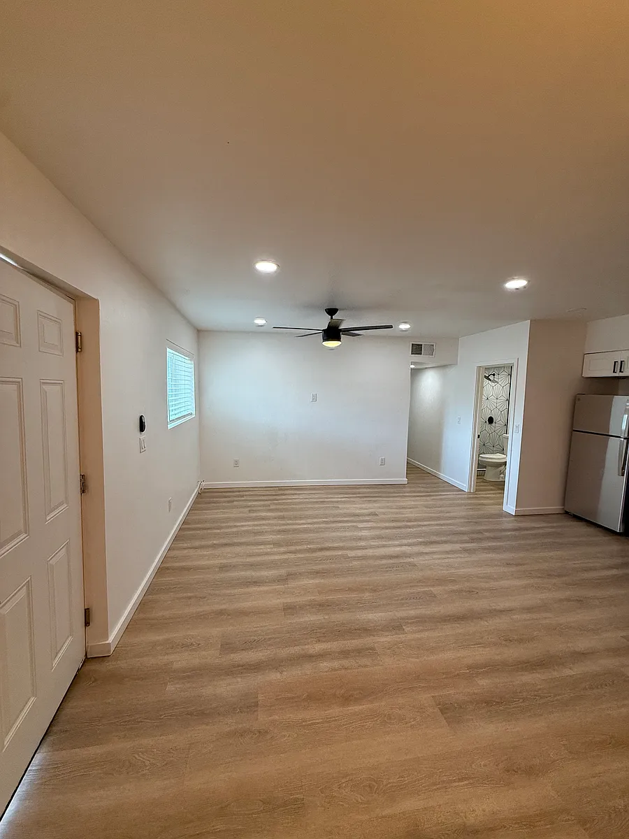 Building Photo - 2924 N Winstel Blvd #2