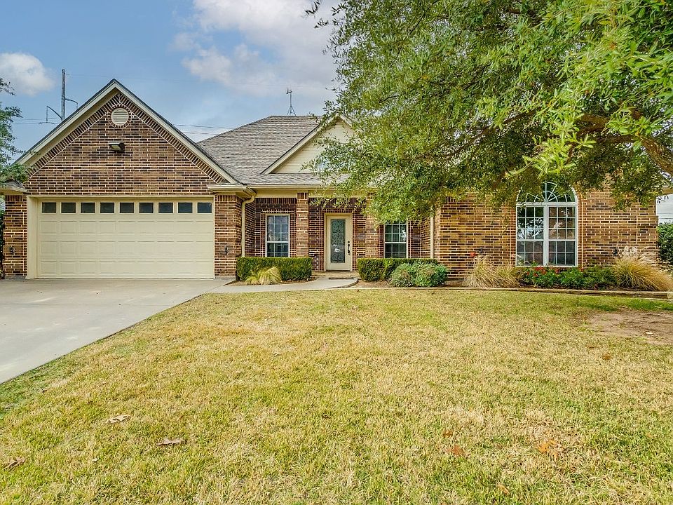 1st image of 705 Bluebonnet Dr