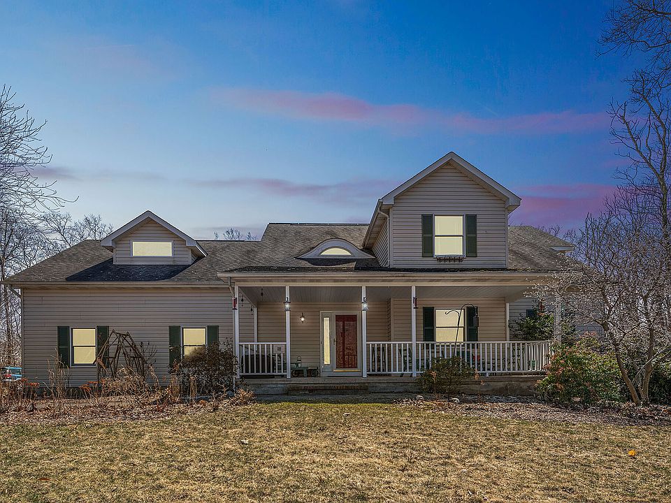 Lovely custom colonial home!
