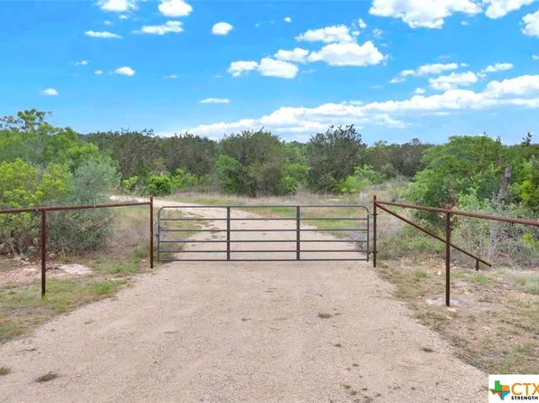 377 County Road 243, Hondo, TX 78861