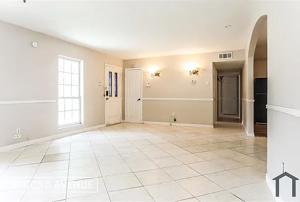 124 Cambridge Dr — Photo 3