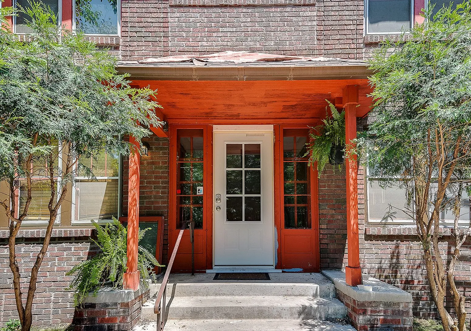 663 Lincoln Ave — Photo 2