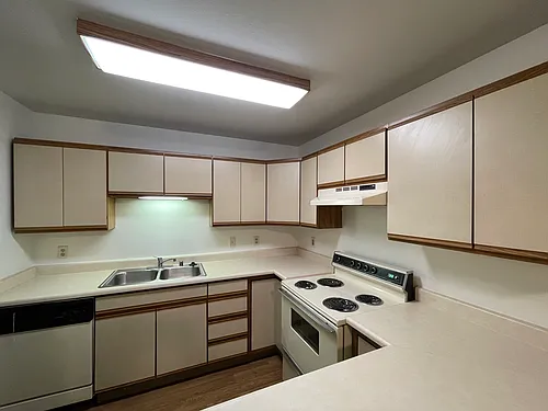 713 Clinton St #206 Photo 1