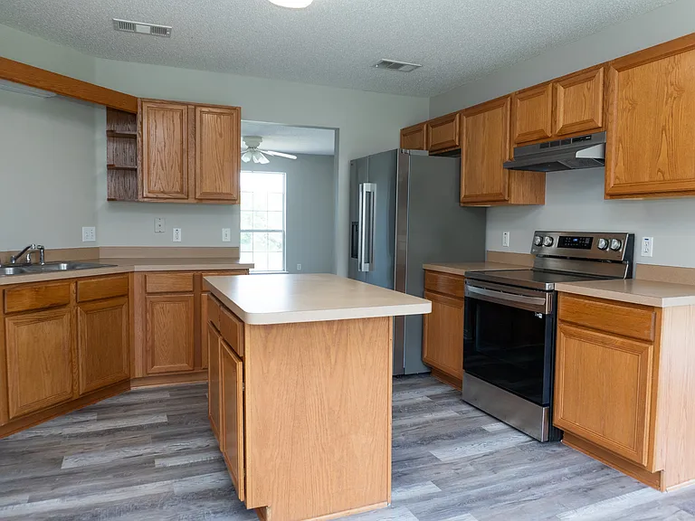 465 Jillian Dr — Photo 4