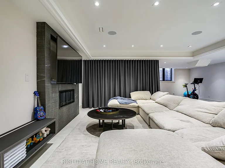 585 Montbeck Cres — Photo 40