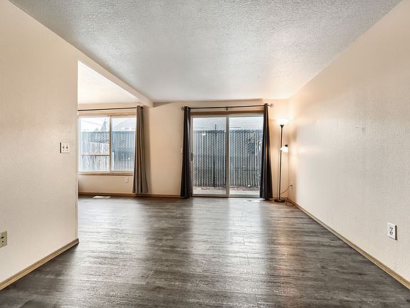 5th image of 14318 SE Stark St #2