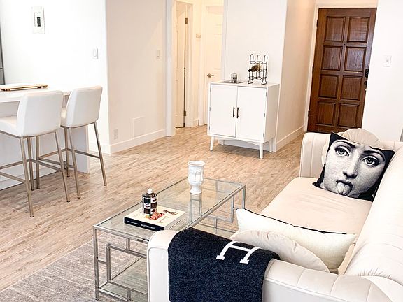 5th image of 1318 N Crescent Heights Blvd APT 210