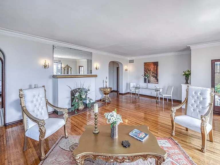 Los Altos A Legendary Residence at 4121 Wilshire Blvd — Photo 7