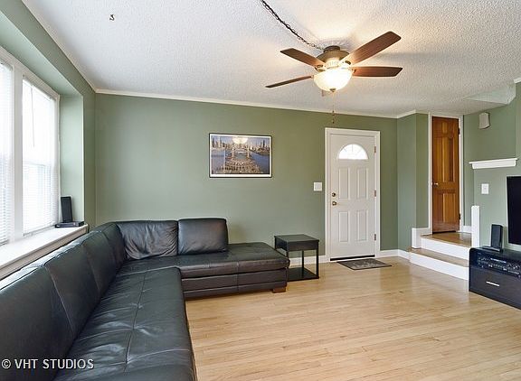 2nd image of 1831 Illinois St