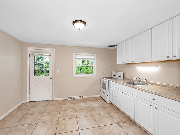 4th image of 59 Princeton St #1