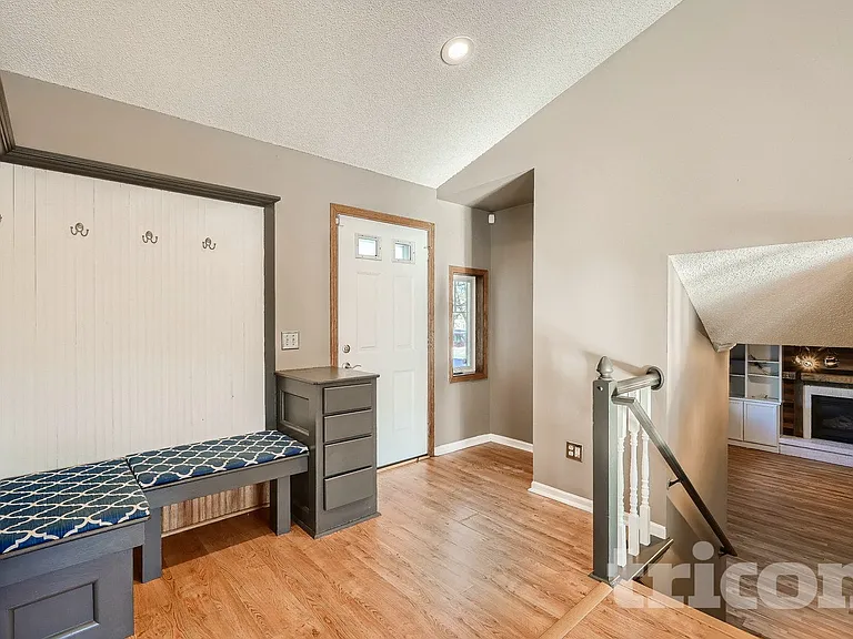 7429 Chesham Ln — Photo 3