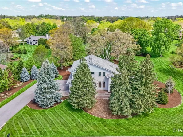 28W300 Flanders Ln, Winfield, IL 60190