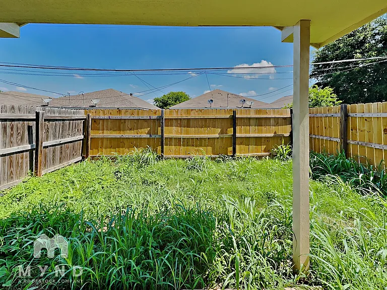 1421 E Robert St — Photo 23