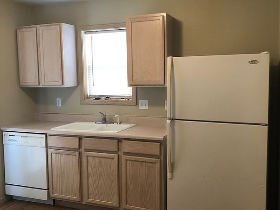 3rd image of 2819 SE Colorado Ave