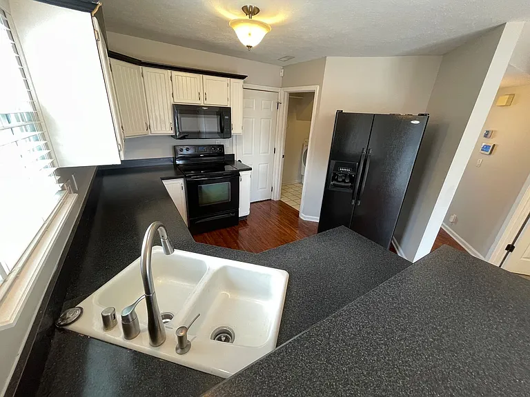 6015 Mercury Dr — Photo 9
