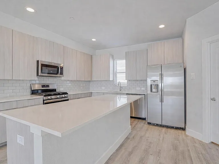 389 N Centro Cir #B — Photo 2