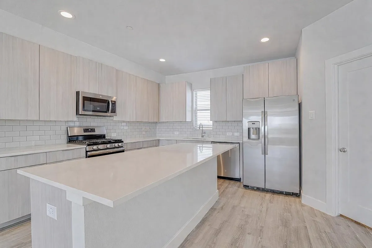 Building Photo - 389 N Centro Cir #B