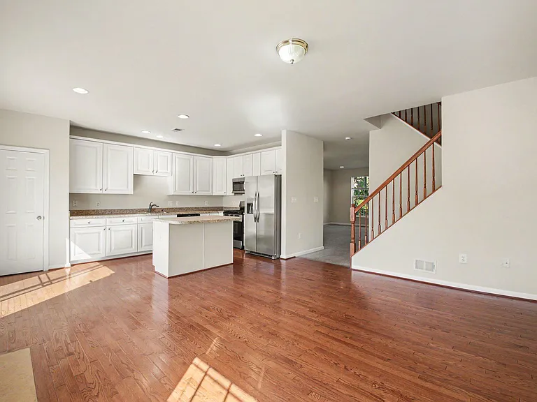 1114 Ellis Ave — Photo 4