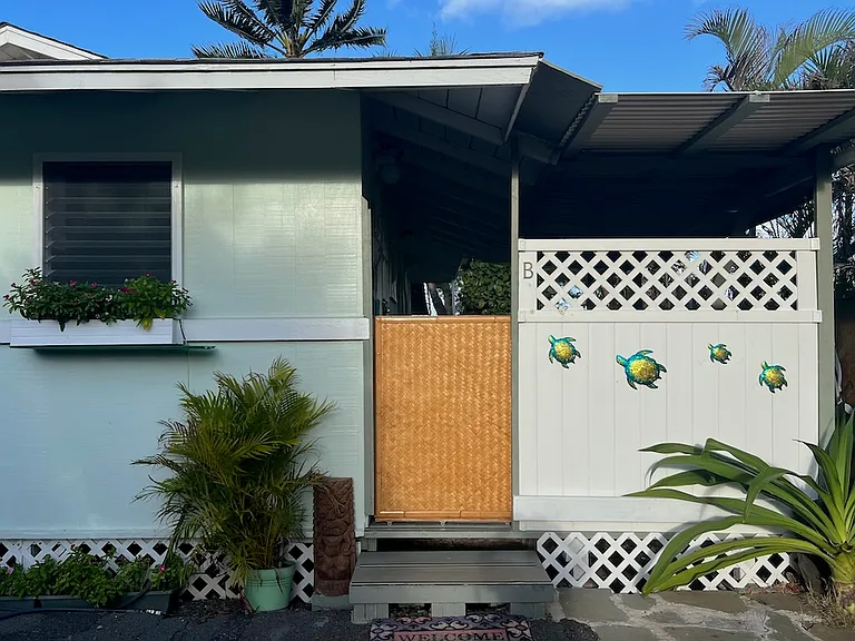 Entrance from driveway with Privacy Panel