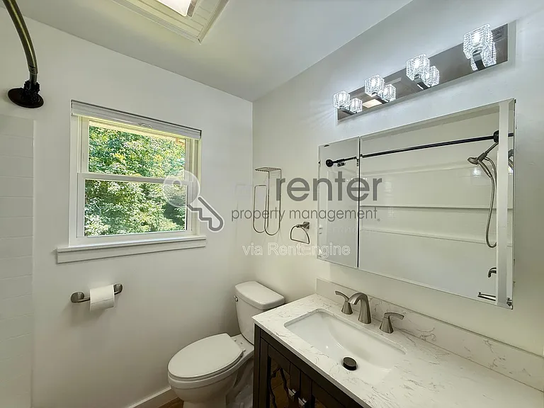 1004 Summer St #A — Photo 7