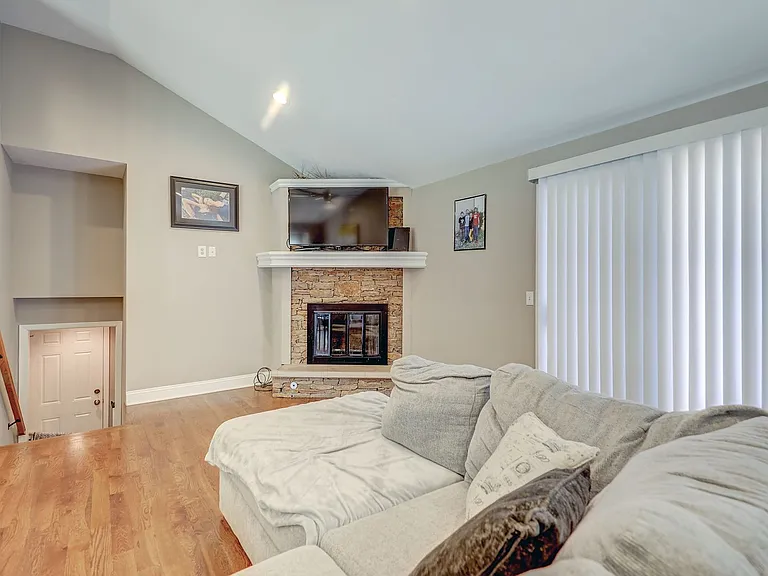 9534 Glenwood St — Photo 6