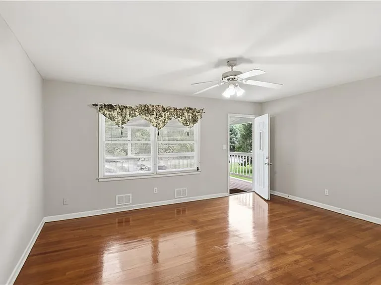 1370 Blackwell Rd — Photo 5