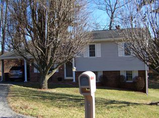 108 Skyview Dr, Galax, VA 24333