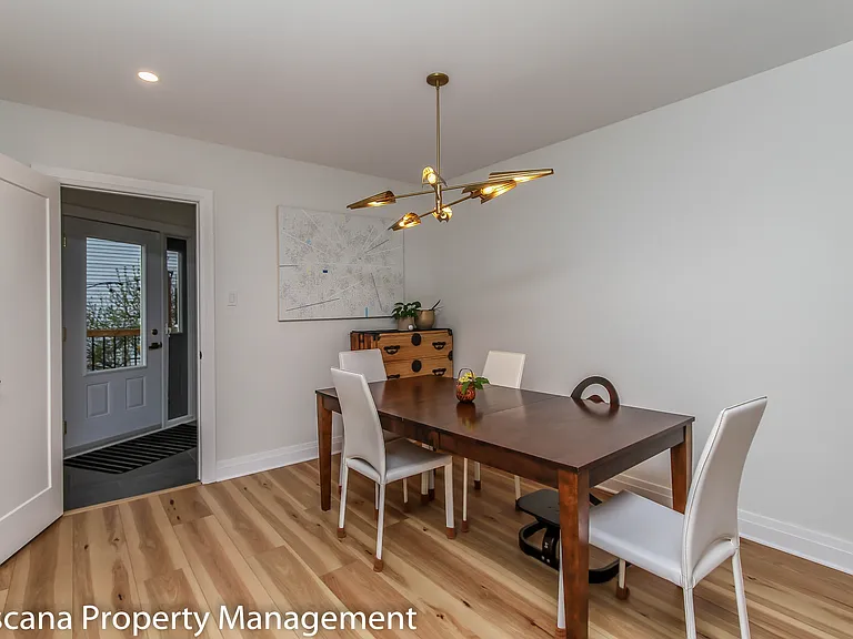 220 Cowley Ave — Photo 15