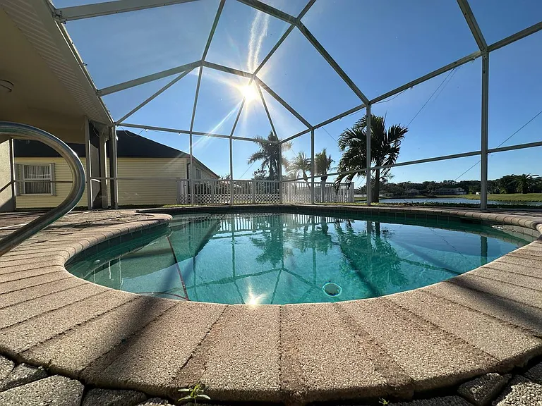 565 Limerick Dr — Photo 2