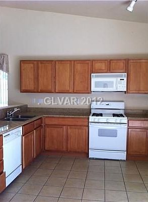 4th image of 329 Whitney Breeze Ave
