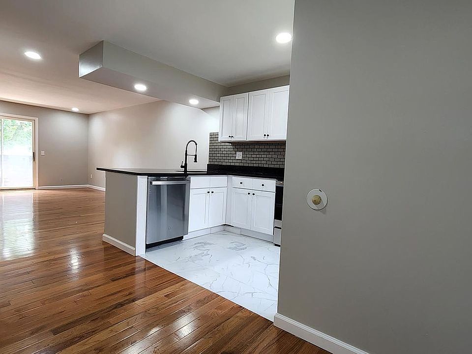 2nd image of 38 Glenwood Ave #5