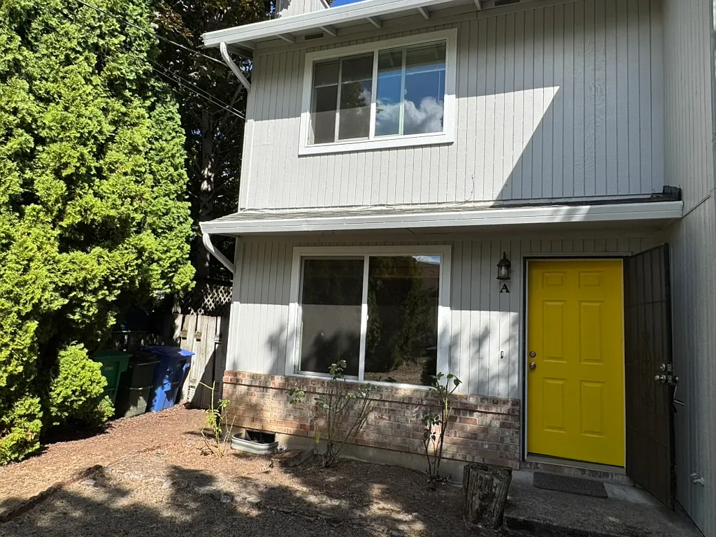 2 bed, 1.5 bath, 1050 sqft, $2,600 — Photo 1
