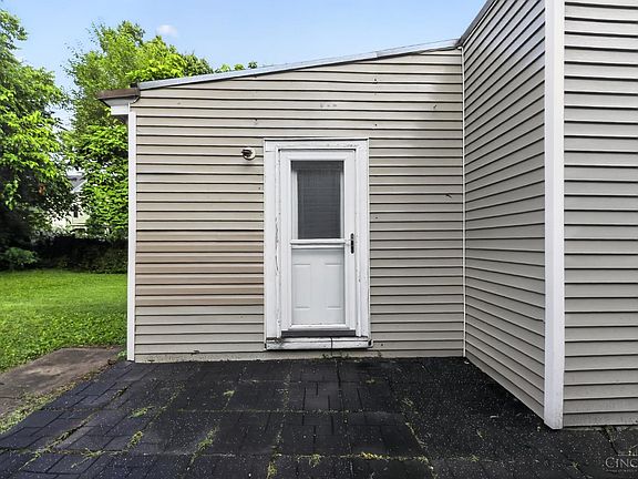 3rd image of 1825 Elm Ave