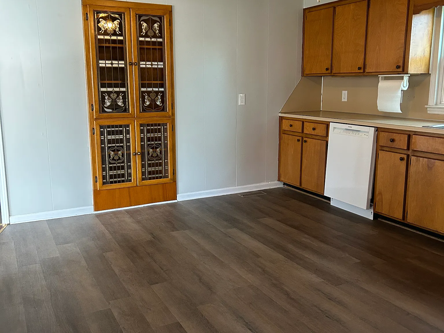 3 bed, 1250 sqft, $1,300 — Photo 3