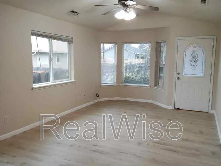 3172 Forest Hills Dr #A — Photo 2