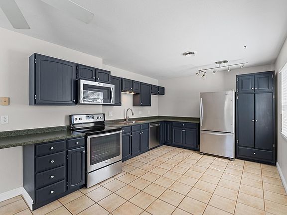 3rd image of 307 S Hollywood St