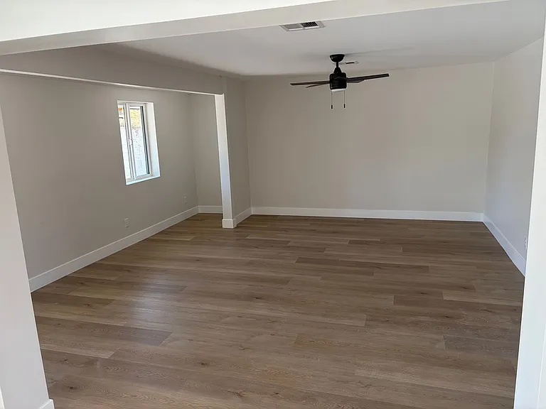 905 E 7th Pl — Photo 18