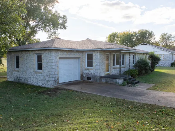 515 E Center St, Cave City, AR 72521