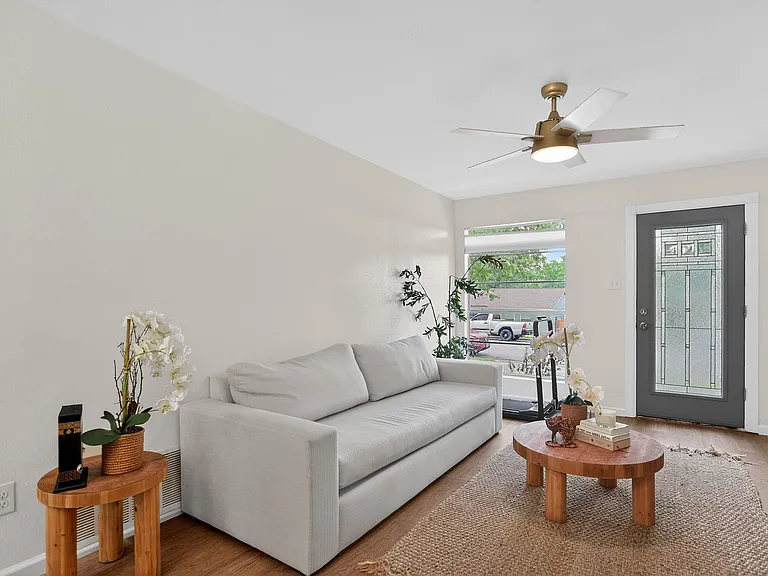 6908 Pondsdale Ln — Photo 4
